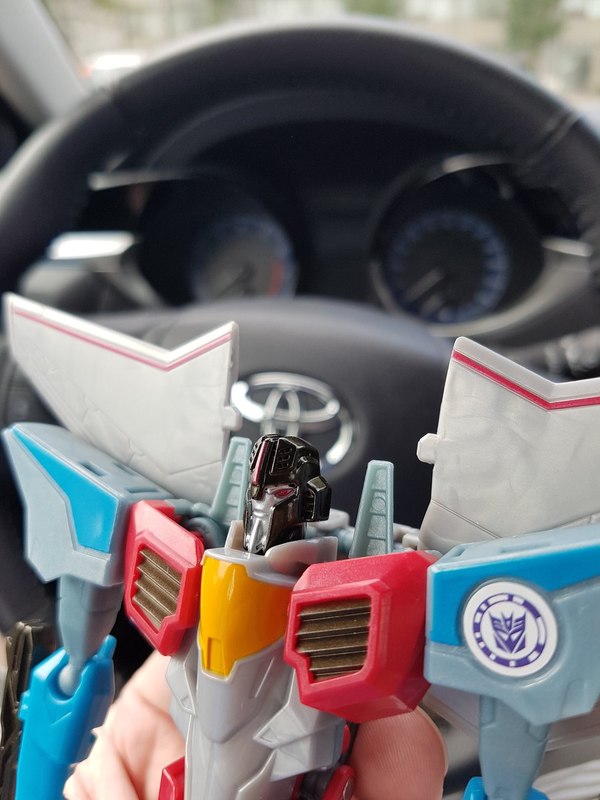 More In Hand Images Of Robots In Disguise ToysRUs Exclusive Warrior Starscream  (5 of 11)